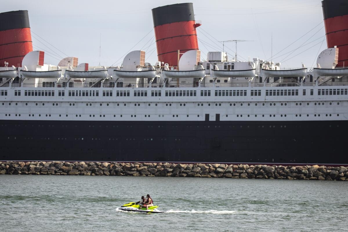 A Word Please The Story Behind Giant Waves Down Queen Mary s Funnel And Other Confusing Headlines Los Angeles Times A Word Please The Story Behind Giant Waves Down Queen Mary s Funnel And Other Confusing Headlines Los Angeles Times