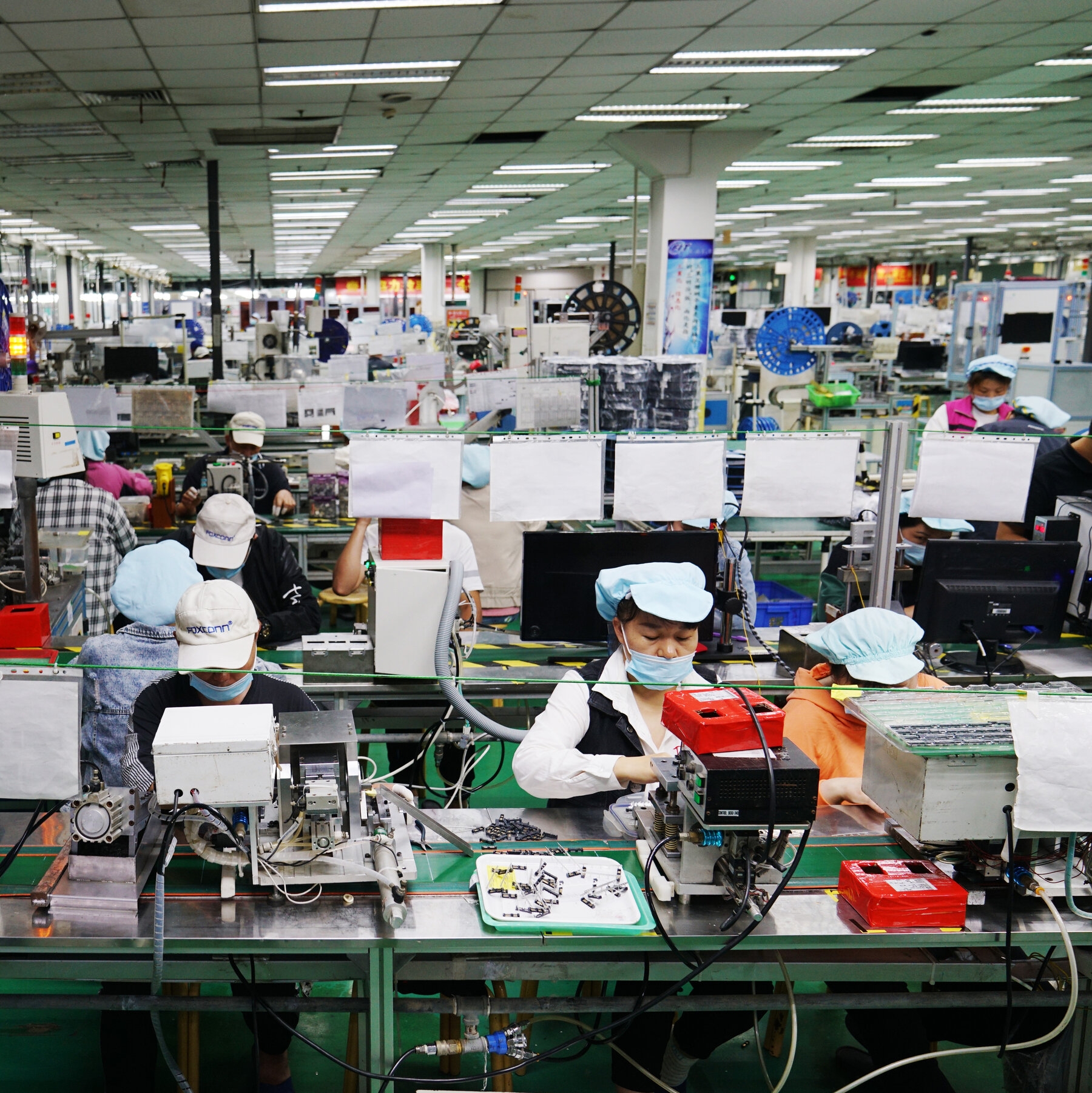 Taiwanese Employees Of Foxconn The Apple Supplier Detained In China The New York Times